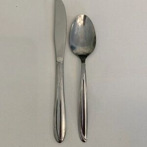 2 Vintage Oneida Early Sand Dune Stainless Groove Down Side Dinner Knife Spoon